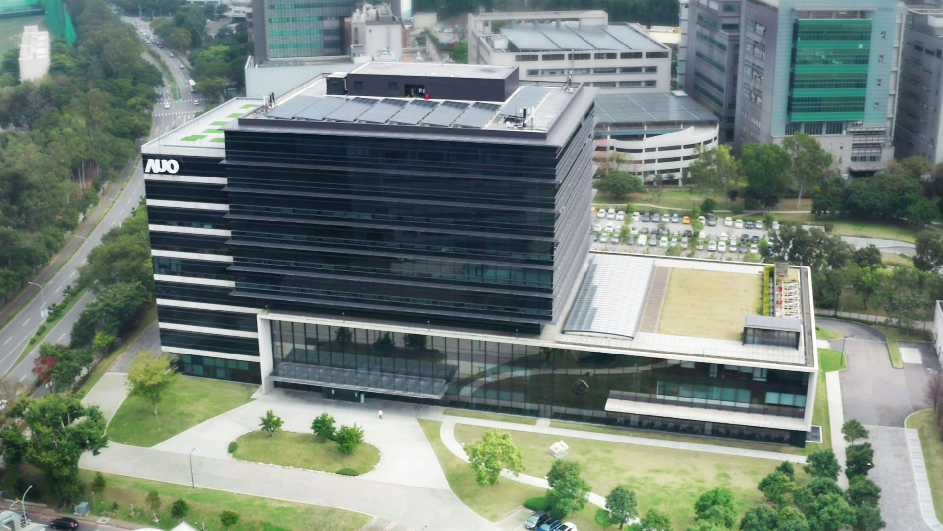 新黄金城集团1701vipGRC总部大楼通过 ISO 14068-1碳中和查证